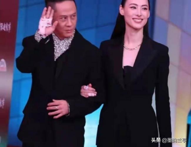 連生3子沒做成李嘉誠兒媳,她轉身成甘肅兒媳