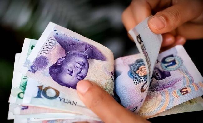 為什麼建議大家儘量使用現金？銀行人說出答案