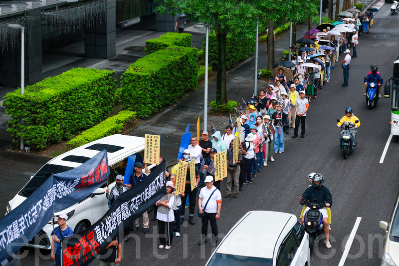 2026年6月14日下午,《國有器官》主辦單位在台北市信義計劃區興雅路舉辦大型戶外宣傳暨街頭遊行。(林雨青/大紀元)