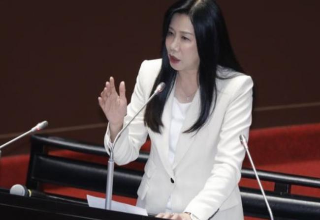 「知道我媽是誰嗎?」她的兒子霸凌惡行全曝光
