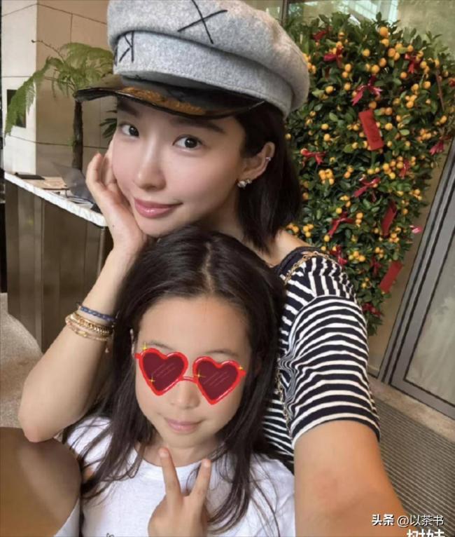 他們早已離婚:一個獨自養娃,一個向名媛求婚