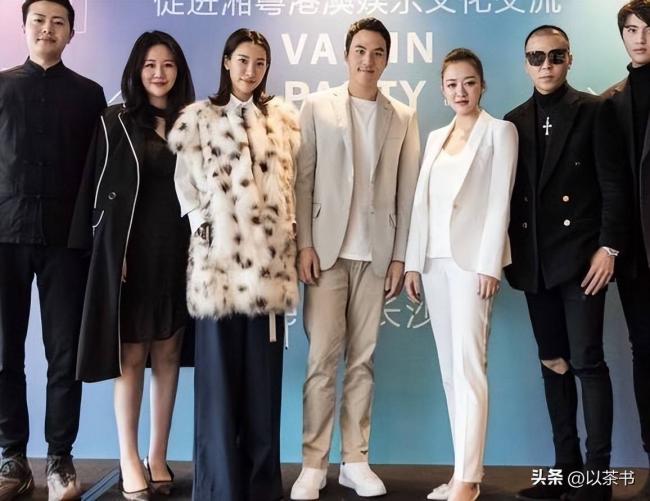 他們早已離婚:一個獨自養娃,一個向名媛求婚