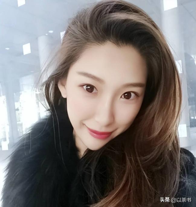 他們早已離婚:一個獨自養娃,一個向名媛求婚