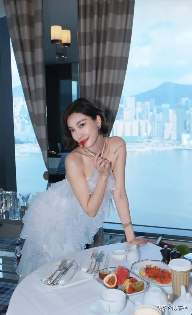 他們早已離婚:一個獨自養娃,一個向名媛求婚