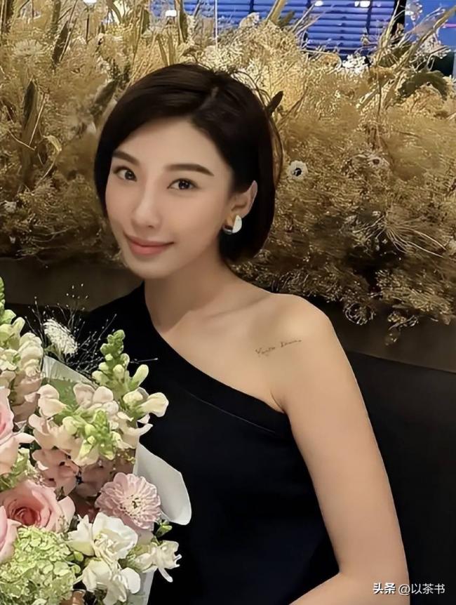 他們早已離婚:一個獨自養娃,一個向名媛求婚