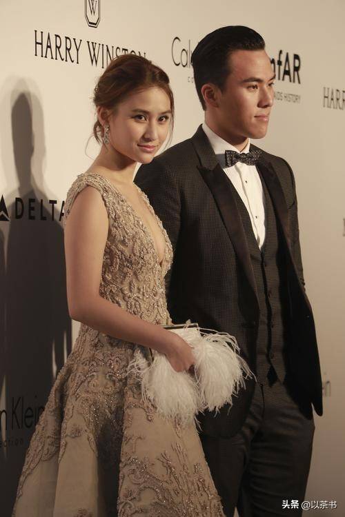 他們早已離婚:一個獨自養娃,一個向名媛求婚