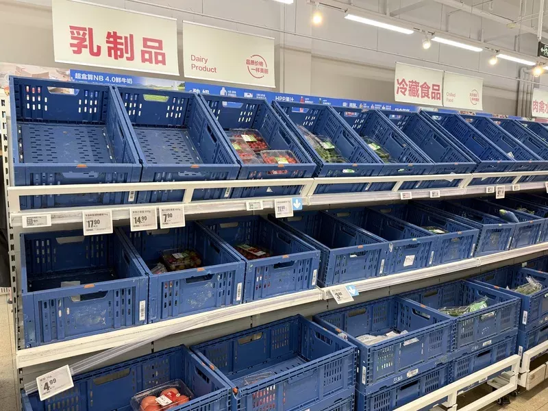 上海人突然開始瘋搶 貨架幾乎搬空