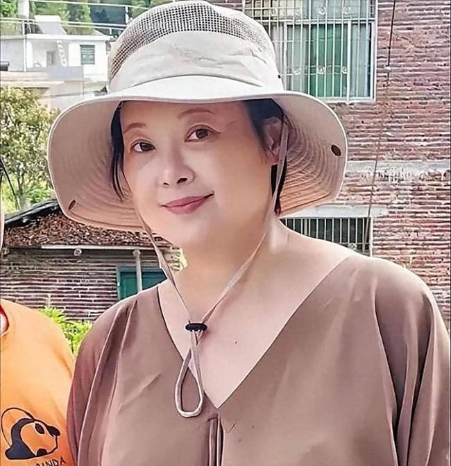 袁立坐輪椅回歸!九死一生,狠打造謠者的臉