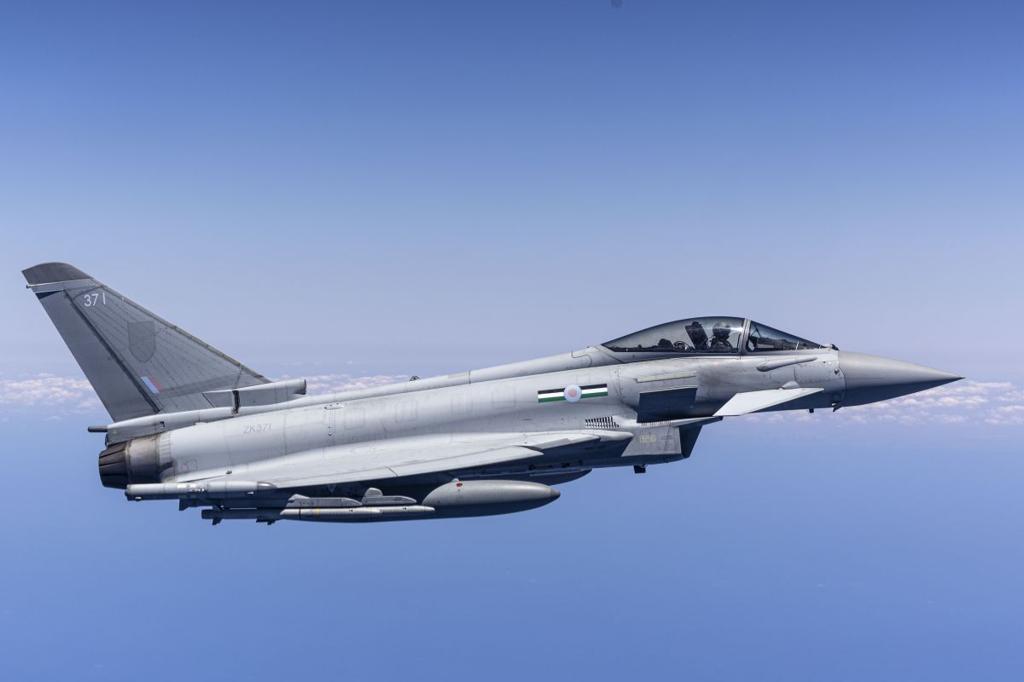 「雷霆之王」未來可望與英國皇家空軍「颱風」戰機協同作戰,提升空防與打擊作戰效能。(取自英國國防部網站)