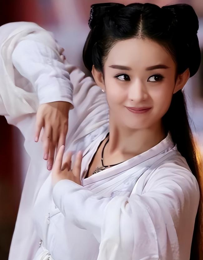 强行扮嫩，梳个齐刘海就硬演少女