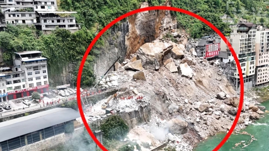 慘不忍睹!重慶彭水山崩現場發現中巴及人體殘骸(視頻)