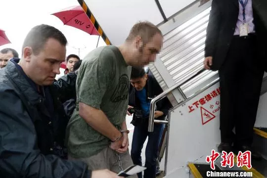 為習訪美鋪路，中國向美方移交「萬人迷外教」