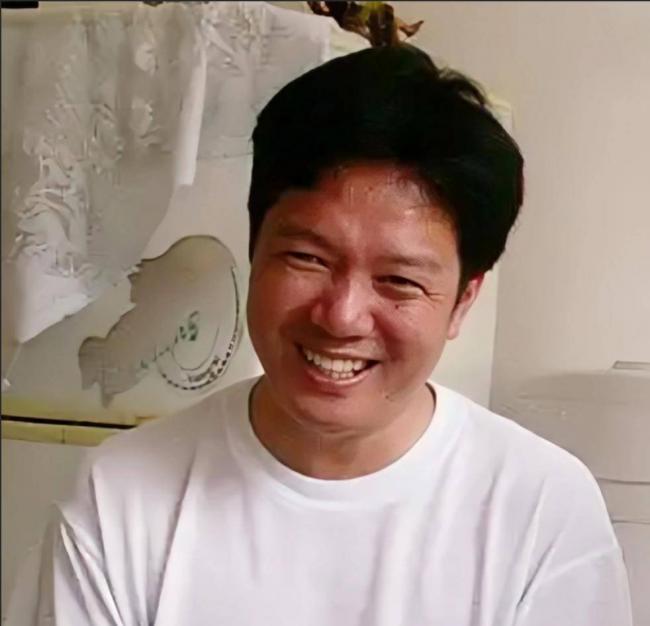 原來他是王虹父親,為女兒放棄政府的工作