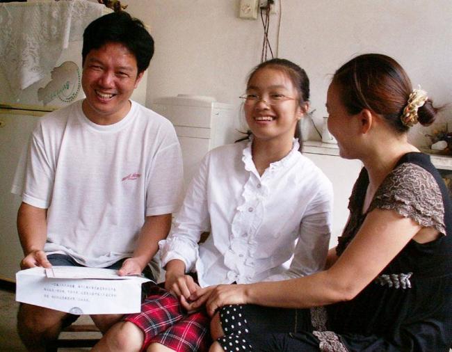 原來他是王虹父親,為女兒放棄政府的工作