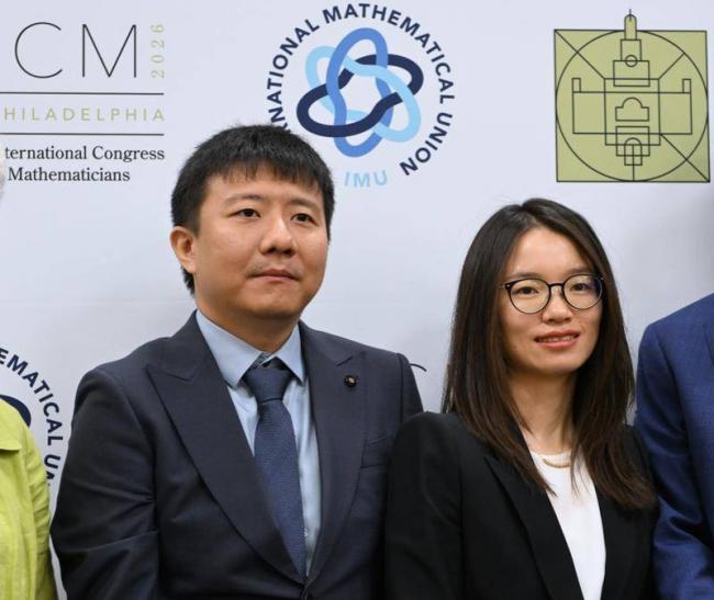 原來他是王虹父親,為女兒放棄政府的工作