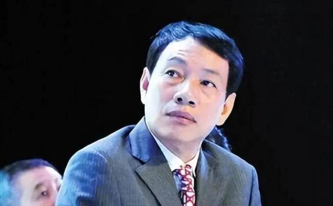 兒子跑路、本人失聯！中國巴菲特，徹底跌落神壇