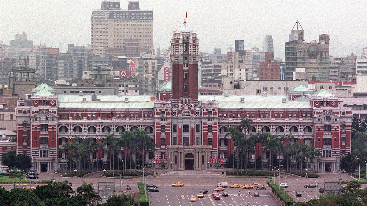 丹麦教授:中共想让西方看到他们准备攻台