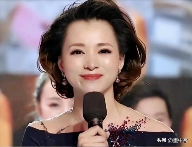 看到董卿王麗坤栽進致命大坑,女星都不找富豪了