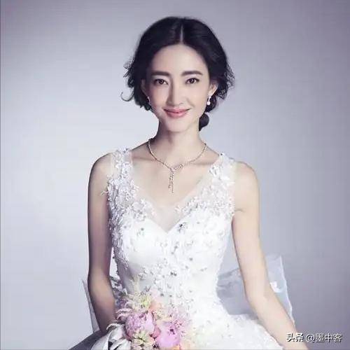 看到董卿王麗坤栽進致命大坑,女星都不找富豪了