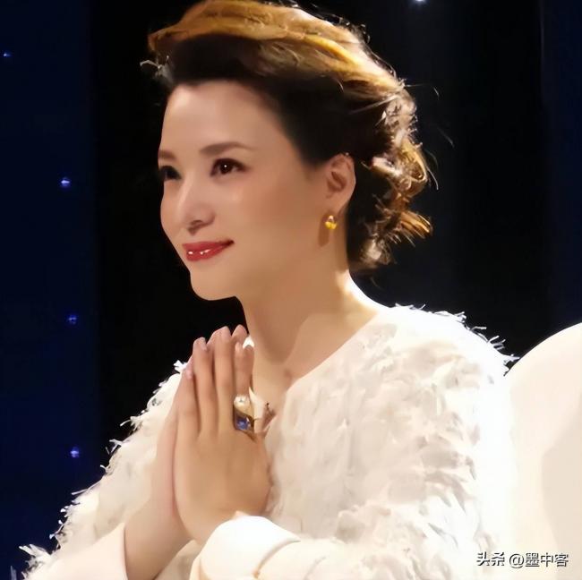 看到董卿王麗坤栽進致命大坑,女星都不找富豪了