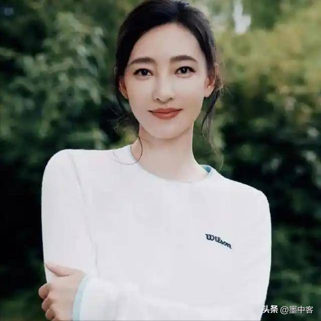 看到董卿王麗坤栽進致命大坑,女星都不找富豪了