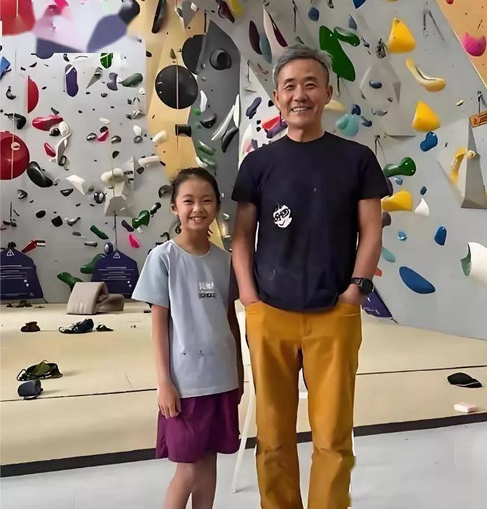 75歲王石女兒近照曝光,小姑娘笑容燦爛