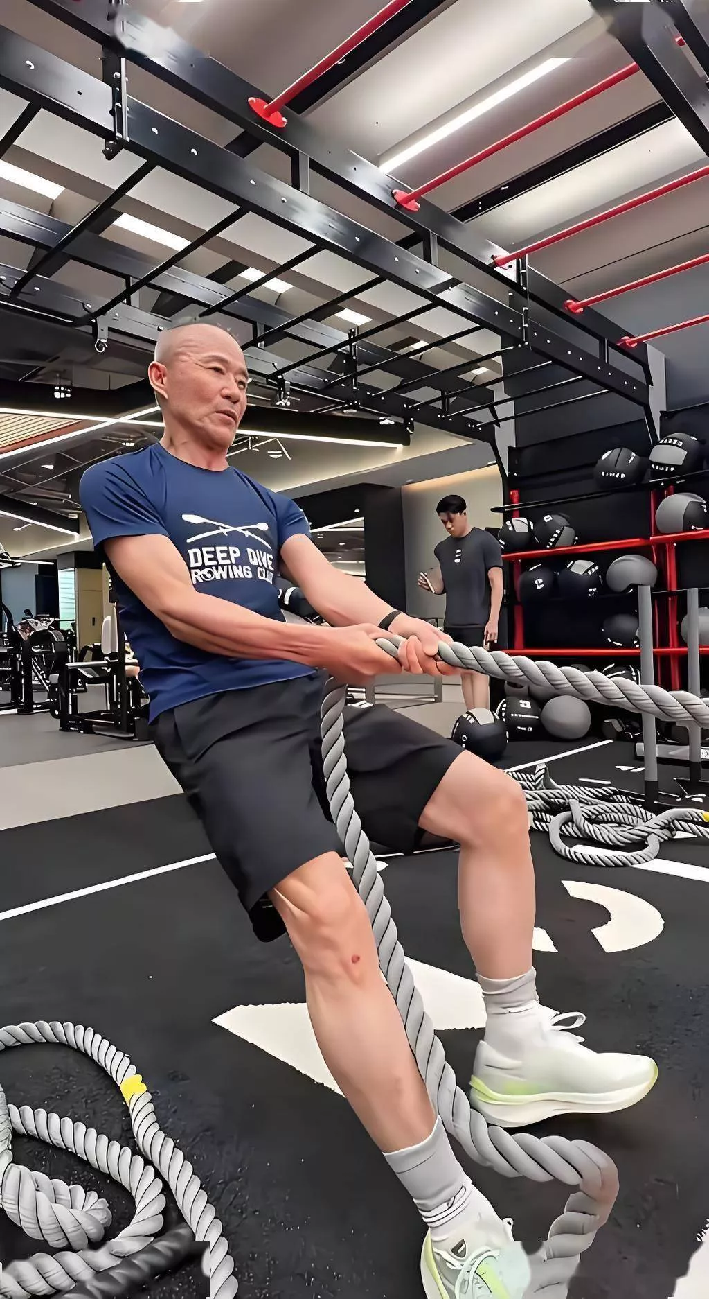 75歲王石女兒近照曝光,小姑娘笑容燦爛