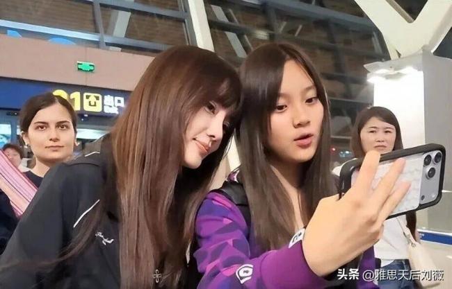 李小璐高調送女兒去美讀夏校,爬藤神器還靈嗎