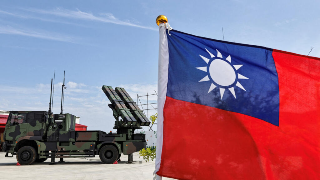 2026年8月8日,在台湾桃园举行年度汉光军事演习中的陆基TC-2地对空导弹发射车。路透社/黄正嘉/资料图片