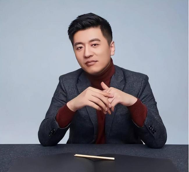 前有張雪峰,後有姜小柔:人是要「避讖」的