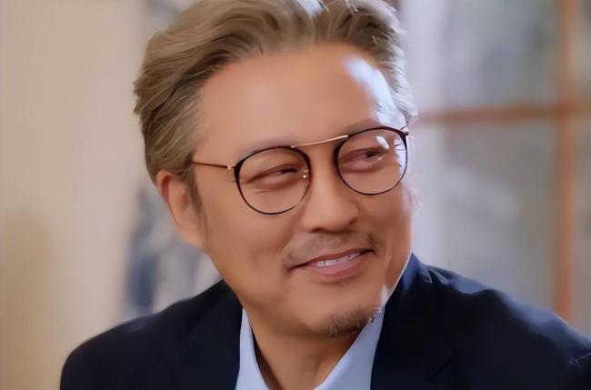 他是紅樓第一美男，今62歲享受天倫，住豪宅