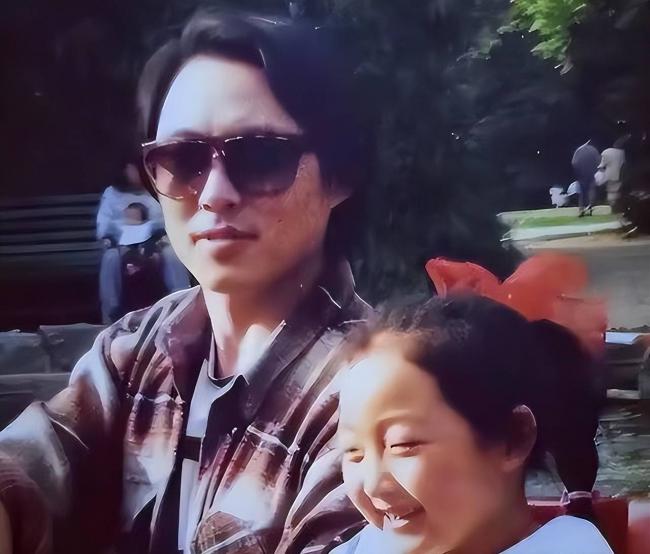 他是紅樓第一美男，今62歲享受天倫，住豪宅