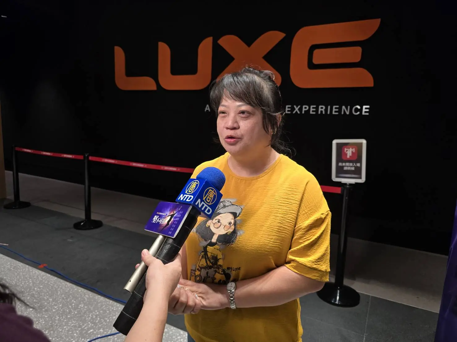 徐依裟表示全家皆曾觀賞神韻,對其展現的頂尖默契、傳統音樂及歷史題材感到震撼與敬佩。(李擷瑛/大紀元)