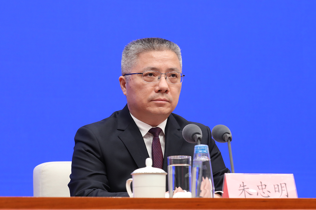 人事观察|上海市政府一把手调整54岁朱忠明接替66岁龚正