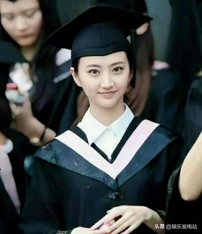 景甜郑爽大学合照曝光,颜值差一目了然