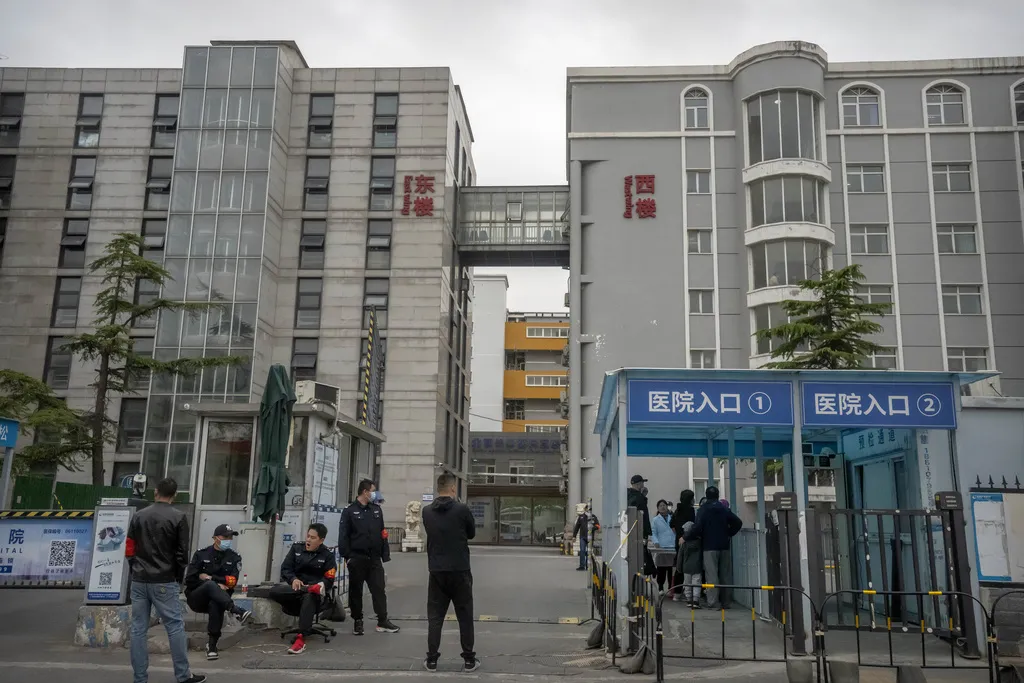 301医院不在名单内!北京一纸公告炸出“黑幕”