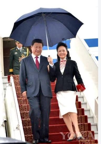 几张对比图,彭丽媛的分量还在上升