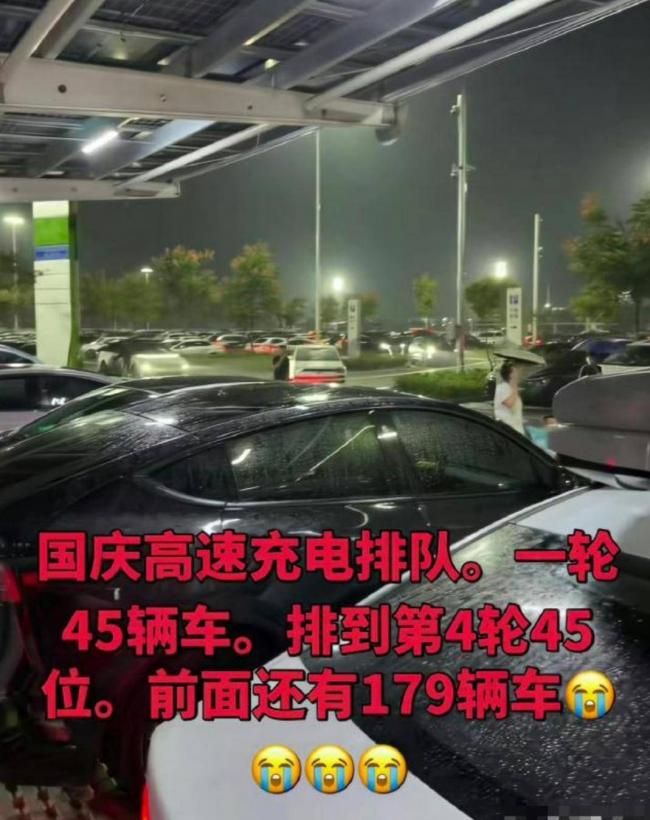 国庆高速堵疯了!今年的堵车,堵出新高度