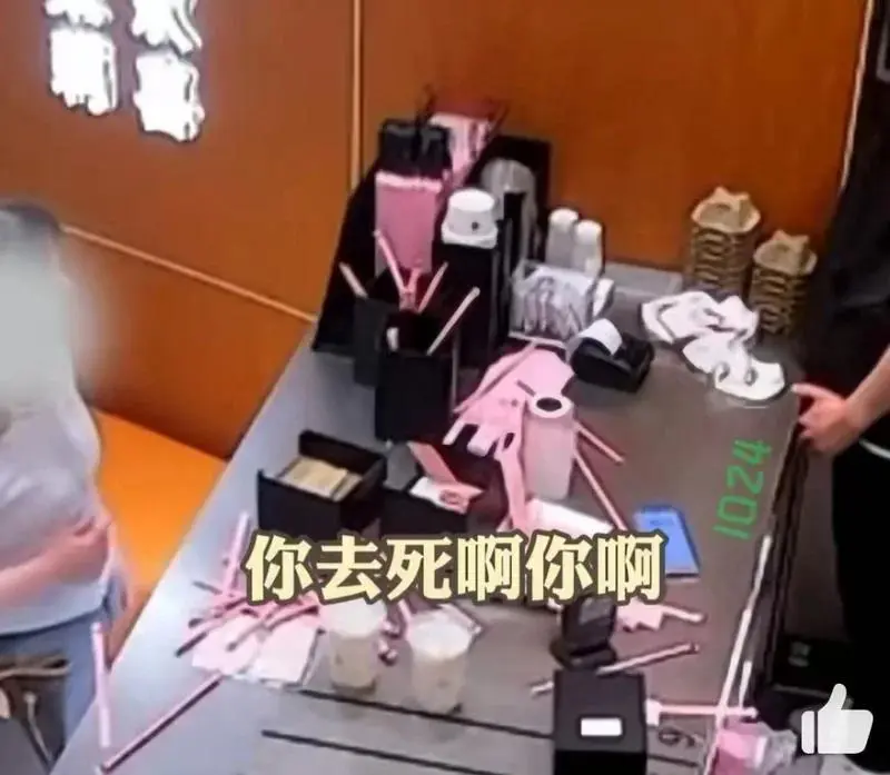 “逼空姐下跪”的欧某某,这次真踢到铁板了