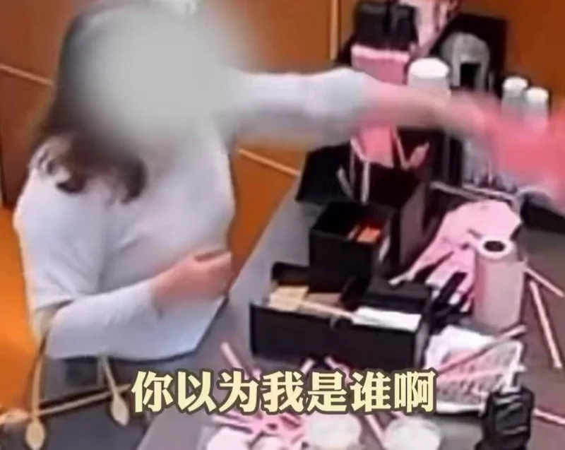 “逼空姐下跪”的欧某某,这次真踢到铁板了