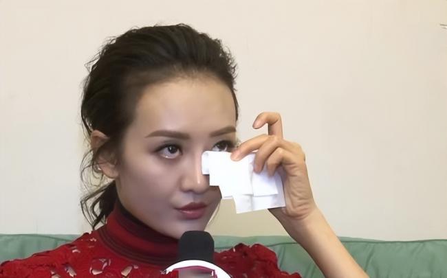 饱受原生家庭之痛的女星,经历一个比一个窒息