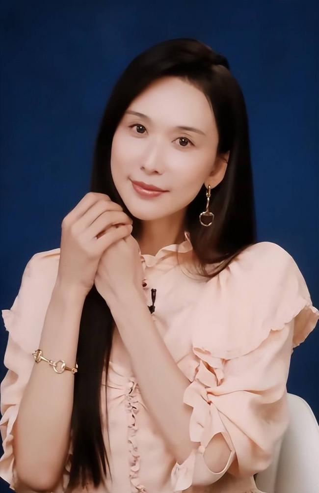 这是林志玲?眼睛小到认不出,被嘲是老太太